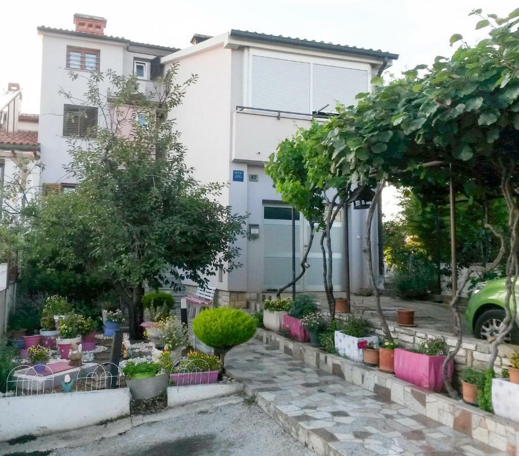 Apartments Zufic Stinjan Exterior photo
